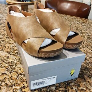 Ladies Volatile™ Barstow Peep-toe Sandals Size 8 – NIB!